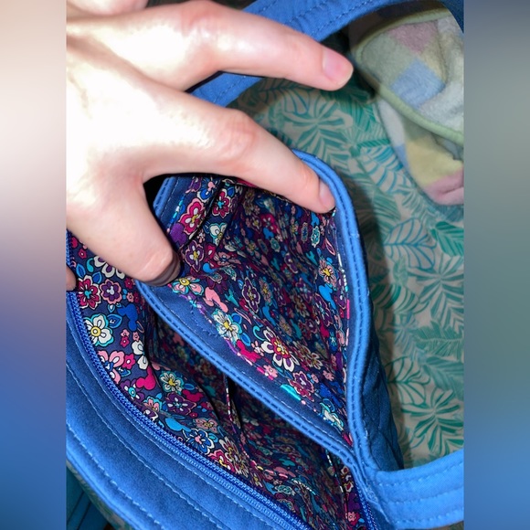 SOLD Disney Vera Bradley small vera tote - Picture 4 of 5